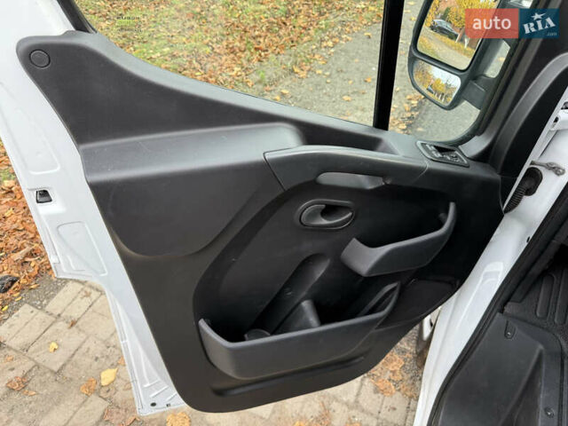 Белый Рено Мастер, объемом двигателя 2.3 л и пробегом 97 тыс. км за 22600 $, фото 13 на Automoto.ua