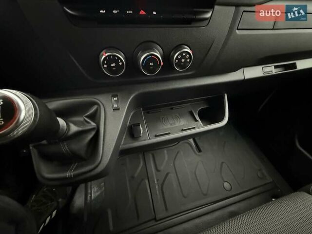 Белый Рено Мастер, объемом двигателя 2.3 л и пробегом 87 тыс. км за 27800 $, фото 11 на Automoto.ua