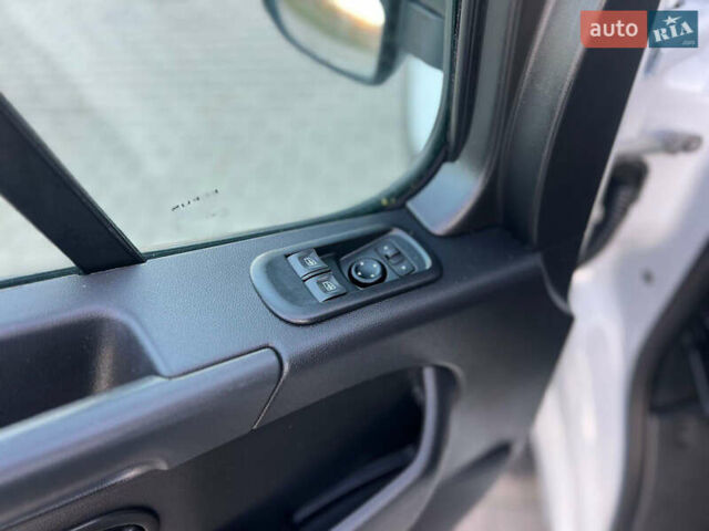Білий Рено Мастєр, об'ємом двигуна 0 л та пробігом 279 тис. км за 21500 $, фото 55 на Automoto.ua