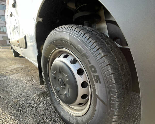 Білий Рено Мастєр, об'ємом двигуна 2.3 л та пробігом 220 тис. км за 25000 $, фото 7 на Automoto.ua