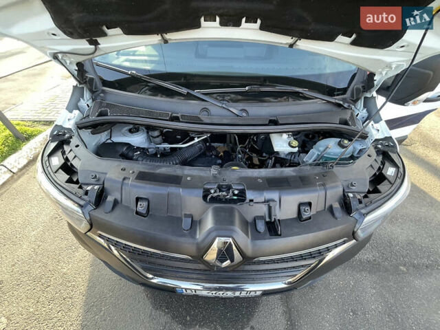 Білий Рено Мастєр, об'ємом двигуна 2.3 л та пробігом 220 тис. км за 25000 $, фото 29 на Automoto.ua