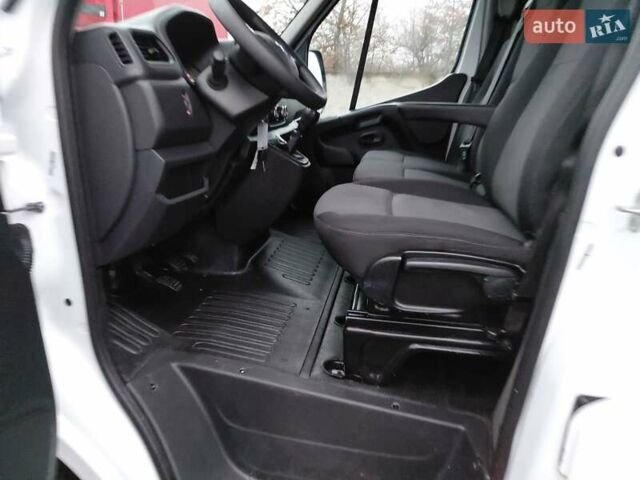 Белый Рено Мастер, объемом двигателя 2.3 л и пробегом 92 тыс. км за 25000 $, фото 54 на Automoto.ua