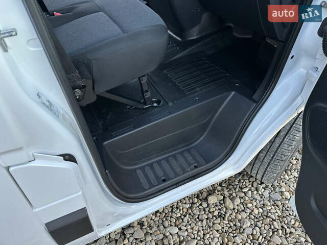 Белый Рено Мастер, объемом двигателя 2.3 л и пробегом 226 тыс. км за 27000 $, фото 23 на Automoto.ua