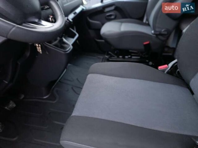 Белый Рено Мастер, объемом двигателя 2.3 л и пробегом 288 тыс. км за 21999 $, фото 21 на Automoto.ua