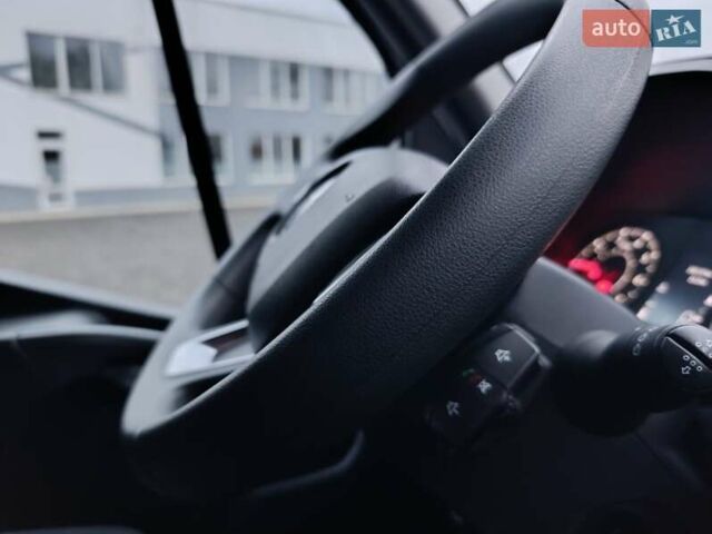 Белый Рено Мастер, объемом двигателя 2.3 л и пробегом 288 тыс. км за 21999 $, фото 28 на Automoto.ua