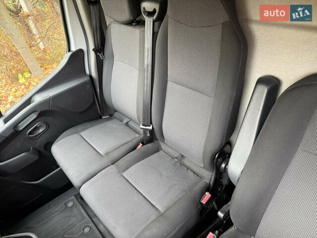 Белый Рено Мастер, объемом двигателя 2.3 л и пробегом 97 тыс. км за 22600 $, фото 11 на Automoto.ua