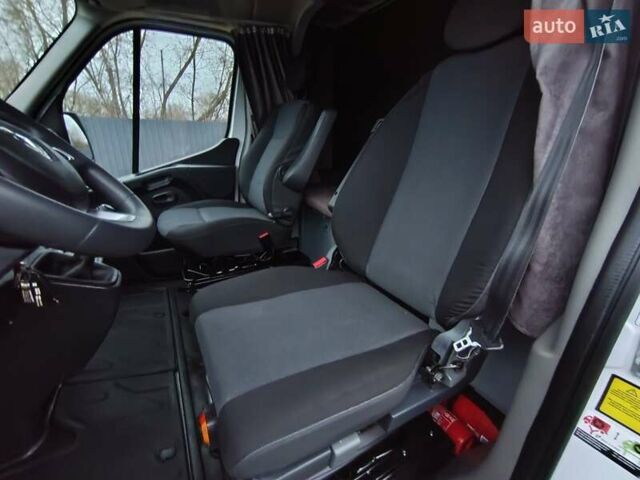 Белый Рено Мастер, объемом двигателя 2.3 л и пробегом 288 тыс. км за 21999 $, фото 14 на Automoto.ua