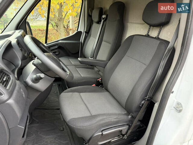 Белый Рено Мастер, объемом двигателя 2.3 л и пробегом 97 тыс. км за 22600 $, фото 8 на Automoto.ua