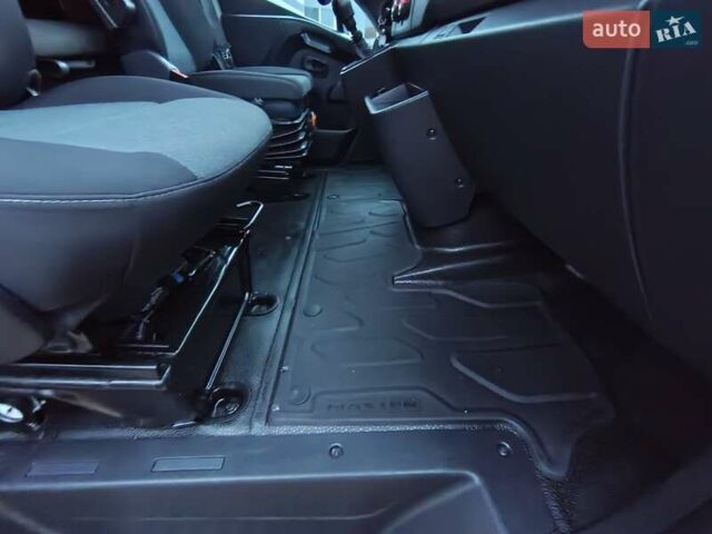 Белый Рено Мастер, объемом двигателя 2.3 л и пробегом 288 тыс. км за 21999 $, фото 35 на Automoto.ua