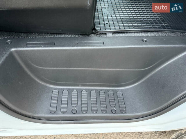 Білий Рено Мастєр, об'ємом двигуна 0 л та пробігом 203 тис. км за 21500 $, фото 49 на Automoto.ua