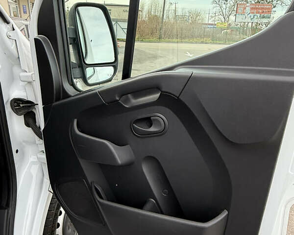 Білий Рено Мастєр, об'ємом двигуна 2.3 л та пробігом 241 тис. км за 22373 $, фото 14 на Automoto.ua