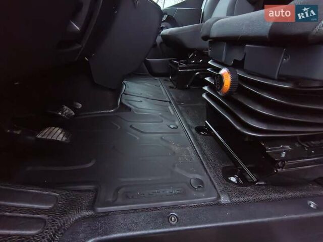 Белый Рено Мастер, объемом двигателя 2.3 л и пробегом 288 тыс. км за 21999 $, фото 11 на Automoto.ua