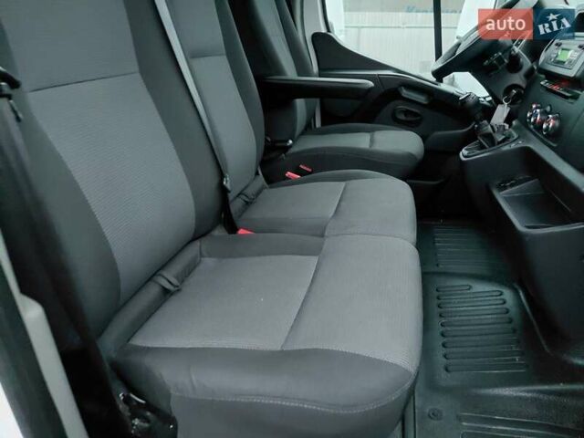 Белый Рено Мастер, объемом двигателя 2.3 л и пробегом 92 тыс. км за 25000 $, фото 36 на Automoto.ua