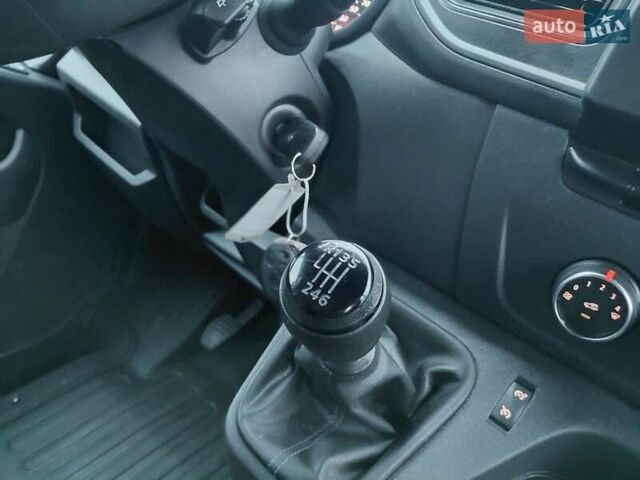 Белый Рено Мастер, объемом двигателя 2.3 л и пробегом 92 тыс. км за 25000 $, фото 33 на Automoto.ua