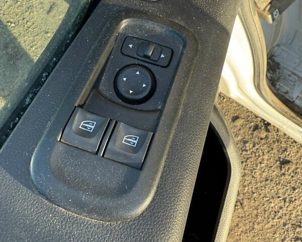 Білий Рено Мастєр, об'ємом двигуна 2.3 л та пробігом 190 тис. км за 9700 $, фото 13 на Automoto.ua