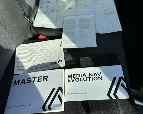 Белый Рено Мастер, объемом двигателя 2.3 л и пробегом 53 тыс. км за 28000 $, фото 11 на Automoto.ua