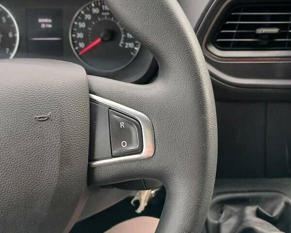 Белый Рено Мастер, объемом двигателя 2.3 л и пробегом 80 тыс. км за 18450 $, фото 9 на Automoto.ua