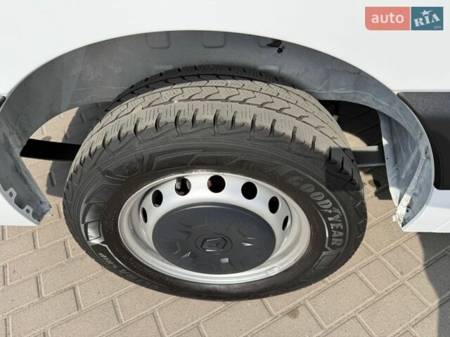 Белый Рено Мастер, объемом двигателя 0 л и пробегом 183 тыс. км за 22100 $, фото 83 на Automoto.ua