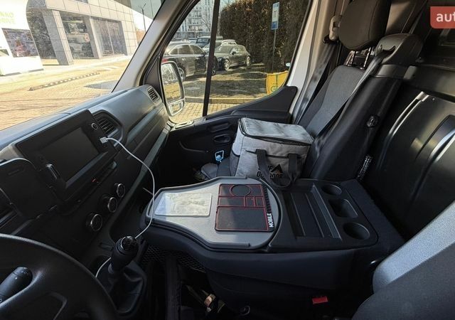 Білий Рено Мастєр, об'ємом двигуна 2.3 л та пробігом 80 тис. км за 25000 $, фото 8 на Automoto.ua