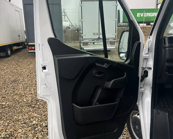 Белый Рено Мастер, объемом двигателя 2.3 л и пробегом 198 тыс. км за 27000 $, фото 12 на Automoto.ua