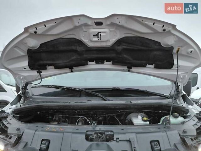 Белый Рено Мастер, объемом двигателя 2.3 л и пробегом 92 тыс. км за 25000 $, фото 10 на Automoto.ua