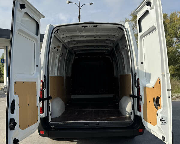 Белый Рено Мастер, объемом двигателя 2.3 л и пробегом 65 тыс. км за 31470 $, фото 11 на Automoto.ua