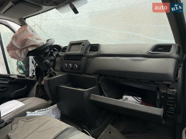 Белый Рено Мастер, объемом двигателя 2.3 л и пробегом 34 тыс. км за 17500 $, фото 3 на Automoto.ua