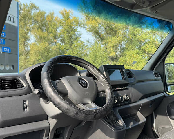 Белый Рено Мастер, объемом двигателя 2.3 л и пробегом 65 тыс. км за 31470 $, фото 10 на Automoto.ua