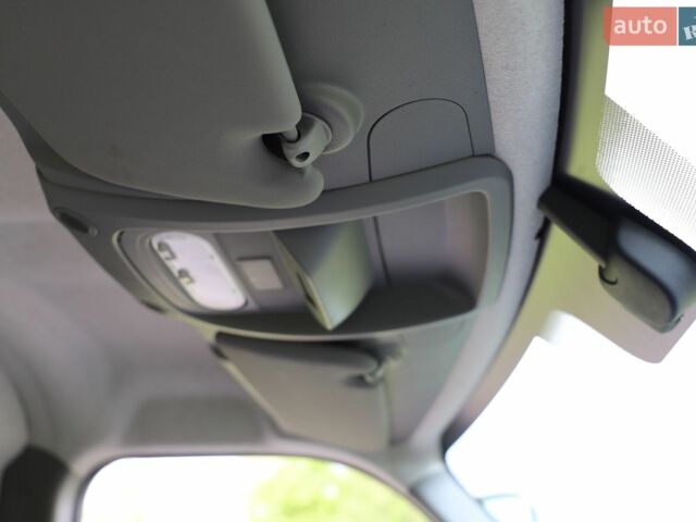 Белый Рено Мастер, объемом двигателя 2.3 л и пробегом 67 тыс. км за 24999 $, фото 116 на Automoto.ua