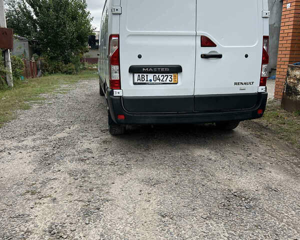 Белый Рено Мастер, объемом двигателя 2.3 л и пробегом 380 тыс. км за 12700 $, фото 1 на Automoto.ua