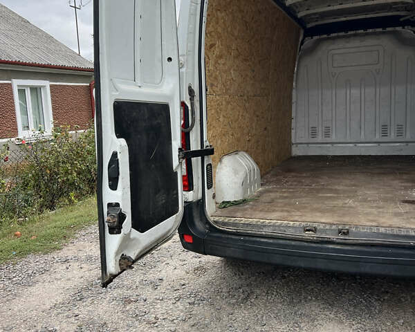 Белый Рено Мастер, объемом двигателя 2.3 л и пробегом 388 тыс. км за 12500 $, фото 3 на Automoto.ua