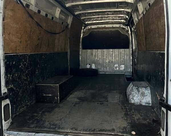 Белый Рено Мастер, объемом двигателя 2.3 л и пробегом 340 тыс. км за 11000 $, фото 5 на Automoto.ua