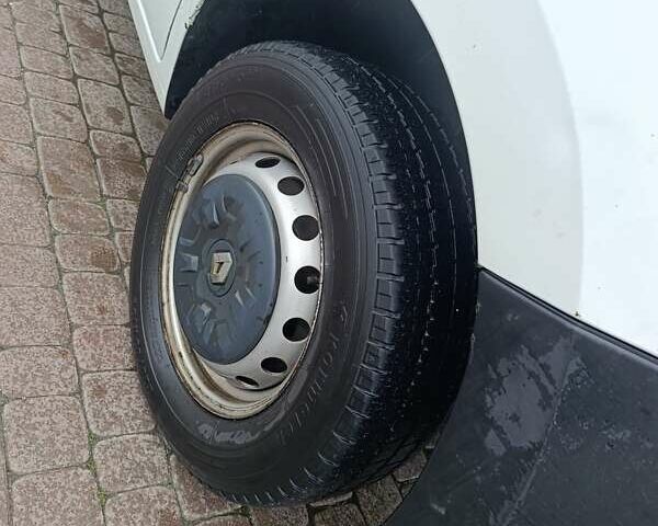 Белый Рено Мастер, объемом двигателя 2.3 л и пробегом 427 тыс. км за 9000 $, фото 17 на Automoto.ua