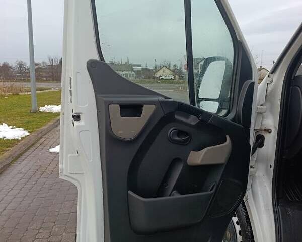 Белый Рено Мастер, объемом двигателя 2.3 л и пробегом 427 тыс. км за 9000 $, фото 13 на Automoto.ua