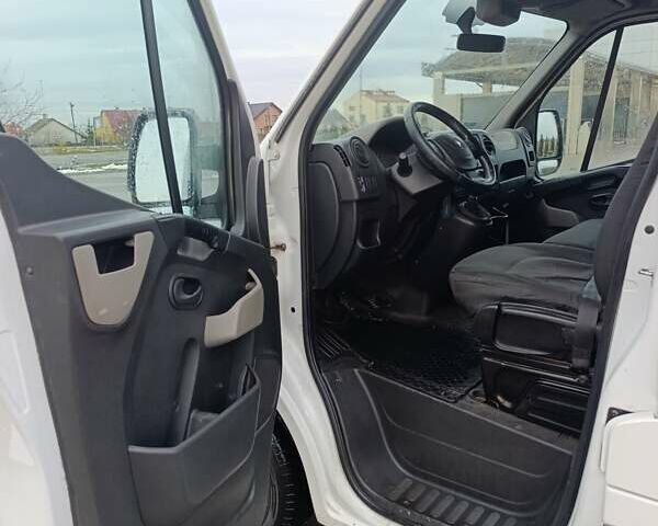 Белый Рено Мастер, объемом двигателя 2.3 л и пробегом 427 тыс. км за 9000 $, фото 12 на Automoto.ua