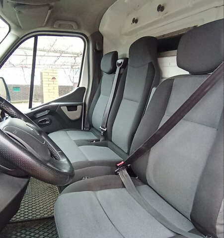 Белый Рено Мастер, объемом двигателя 2.3 л и пробегом 255 тыс. км за 12100 $, фото 6 на Automoto.ua