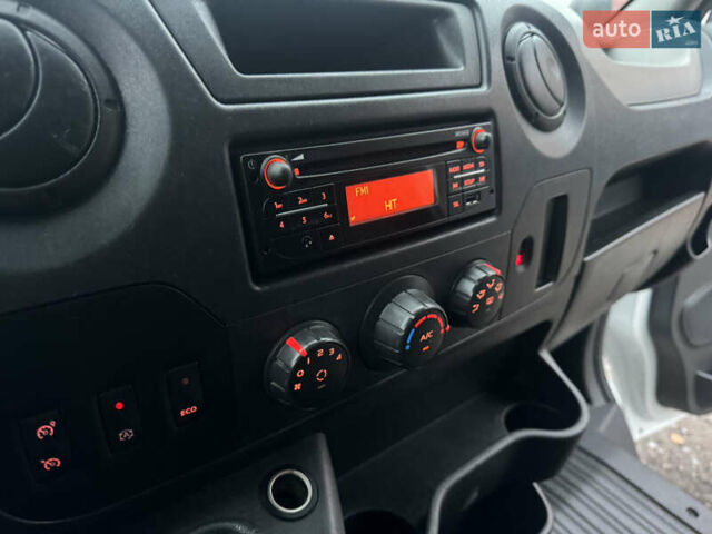 Белый Рено Мастер, объемом двигателя 2.3 л и пробегом 265 тыс. км за 22900 $, фото 32 на Automoto.ua