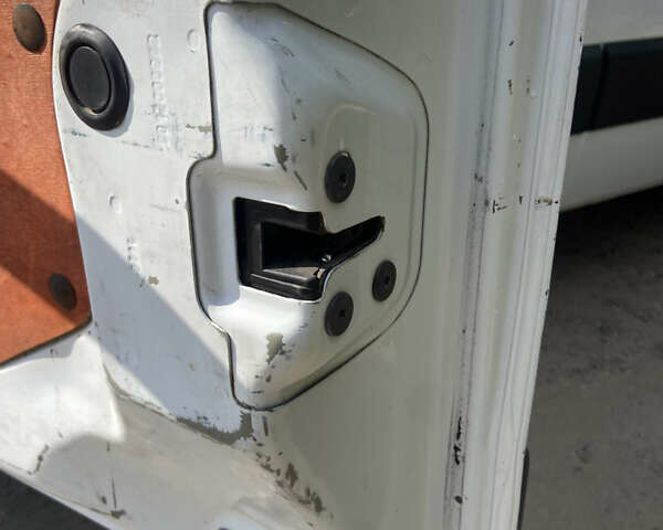 Білий Рено Мастєр, об'ємом двигуна 2.3 л та пробігом 356 тис. км за 14500 $, фото 24 на Automoto.ua