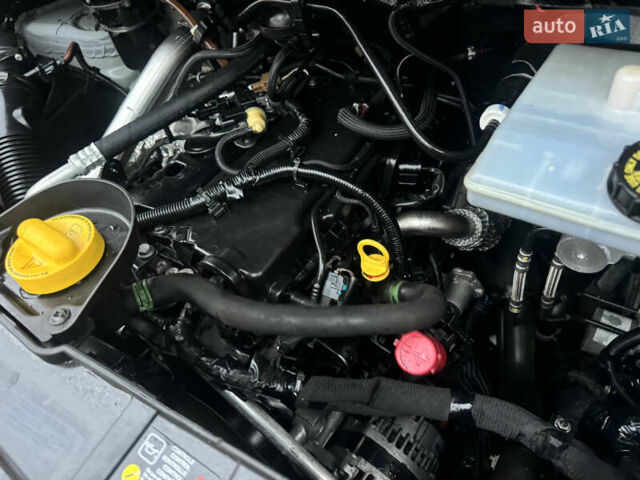 Белый Рено Мастер, объемом двигателя 2.3 л и пробегом 265 тыс. км за 22900 $, фото 28 на Automoto.ua