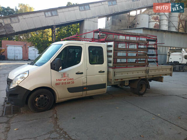 Белый Рено Мастер, объемом двигателя 2.3 л и пробегом 255 тыс. км за 19000 $, фото 2 на Automoto.ua