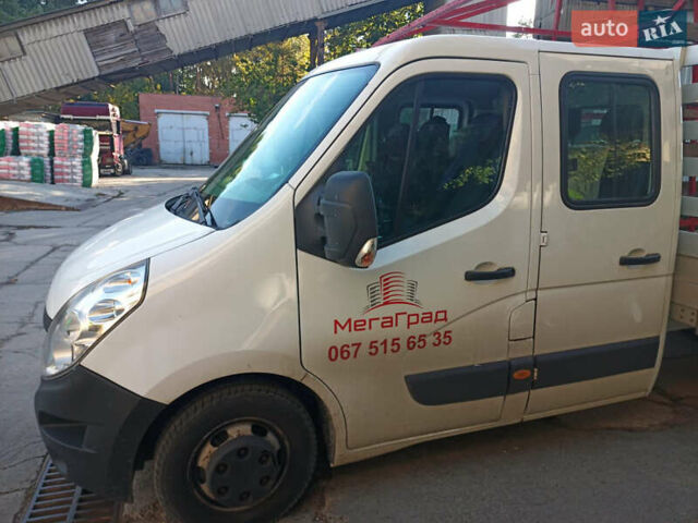 Белый Рено Мастер, объемом двигателя 2.3 л и пробегом 255 тыс. км за 19000 $, фото 1 на Automoto.ua