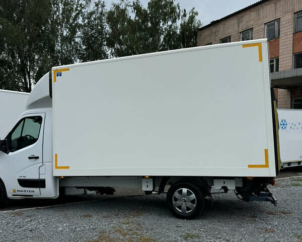 Белый Рено Мастер, объемом двигателя 2.3 л и пробегом 215 тыс. км за 17500 $, фото 3 на Automoto.ua