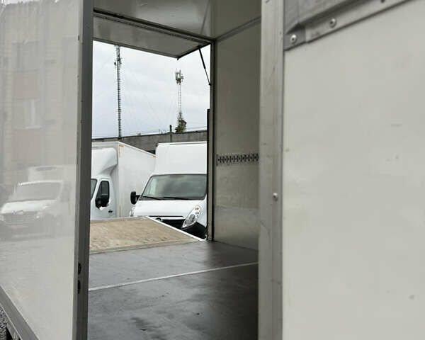 Білий Рено Мастєр, об'ємом двигуна 2.3 л та пробігом 215 тис. км за 18900 $, фото 11 на Automoto.ua