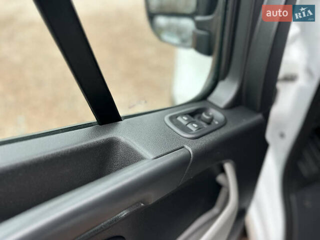 Белый Рено Мастер, объемом двигателя 2.3 л и пробегом 385 тыс. км за 17900 $, фото 11 на Automoto.ua