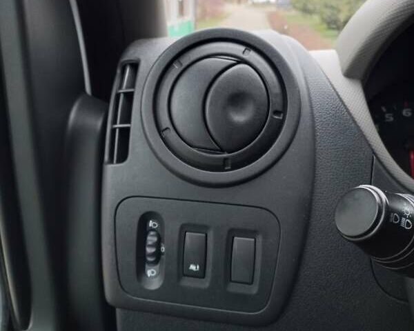 Белый Рено Мастер, объемом двигателя 2.3 л и пробегом 182 тыс. км за 13700 $, фото 11 на Automoto.ua