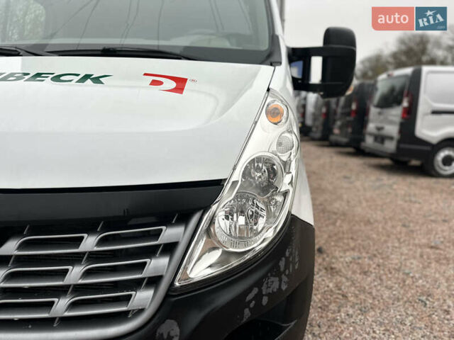 Белый Рено Мастер, объемом двигателя 2.3 л и пробегом 385 тыс. км за 17900 $, фото 3 на Automoto.ua