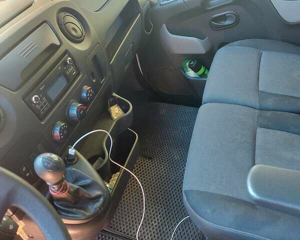 Білий Рено Мастєр, об'ємом двигуна 2.3 л та пробігом 294 тис. км за 17300 $, фото 7 на Automoto.ua