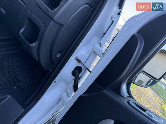 Білий Рено Мастєр, об'ємом двигуна 2.3 л та пробігом 270 тис. км за 19900 $, фото 17 на Automoto.ua