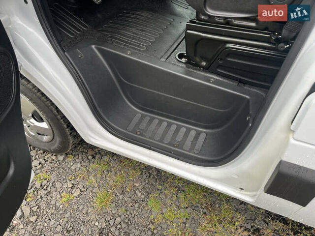 Білий Рено Мастєр, об'ємом двигуна 2.3 л та пробігом 296 тис. км за 14600 $, фото 43 на Automoto.ua