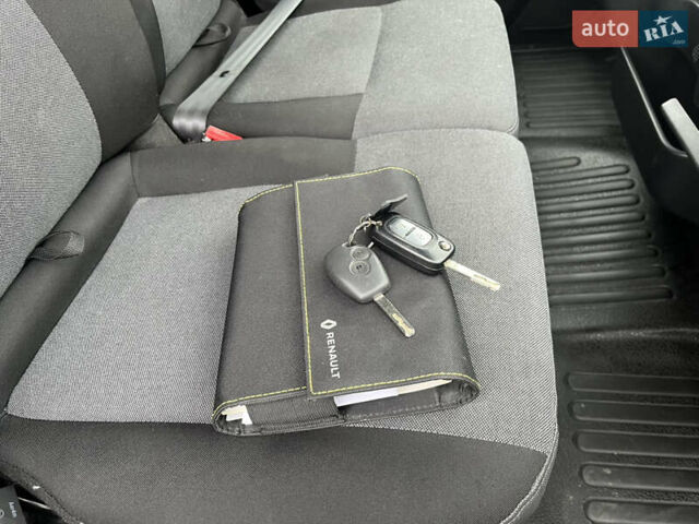 Білий Рено Мастєр, об'ємом двигуна 2.3 л та пробігом 296 тис. км за 14600 $, фото 2 на Automoto.ua